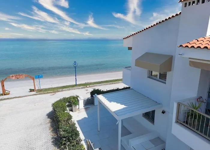 The House - Steps From The Sea Appartamento